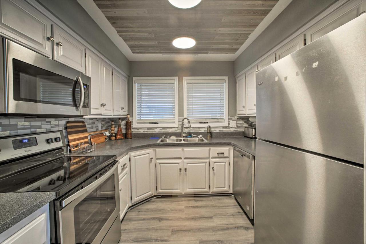 Renovated Lakefront Escape With Private Dock And Deck! Bella Vista Esterno foto